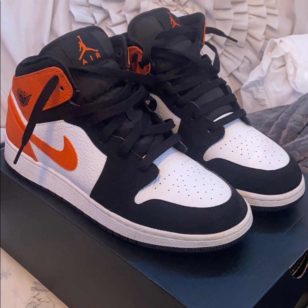 Jordan 1 Mid Shattered Backboard